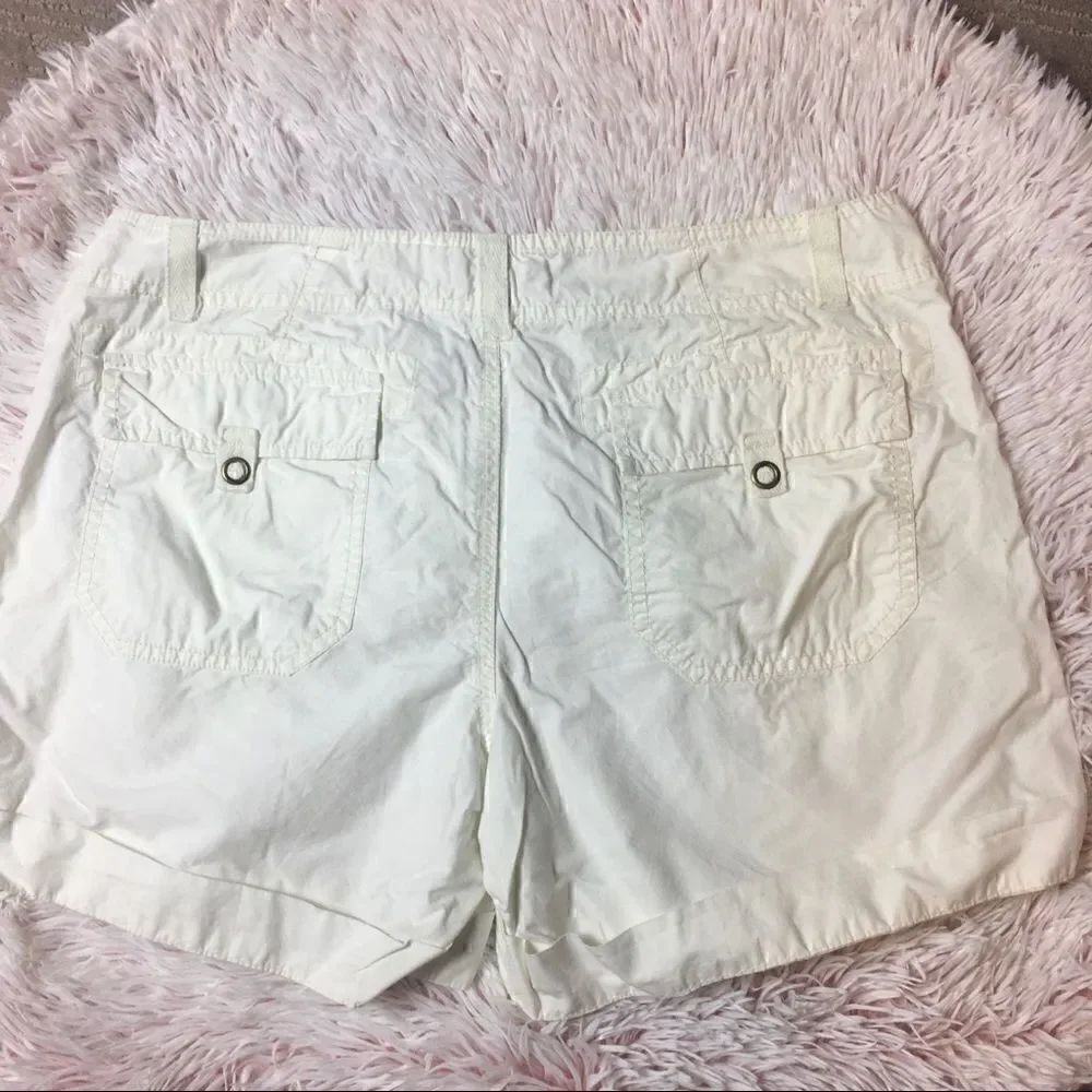 GAP SHORT - Picture 2 of 5